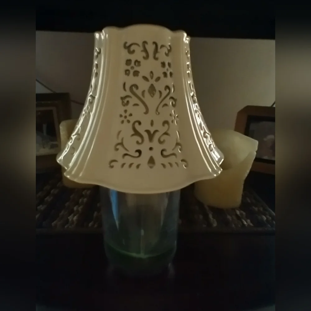 Yankee Candle Cream Ceramic Holder Shade - Picture 3 of 11